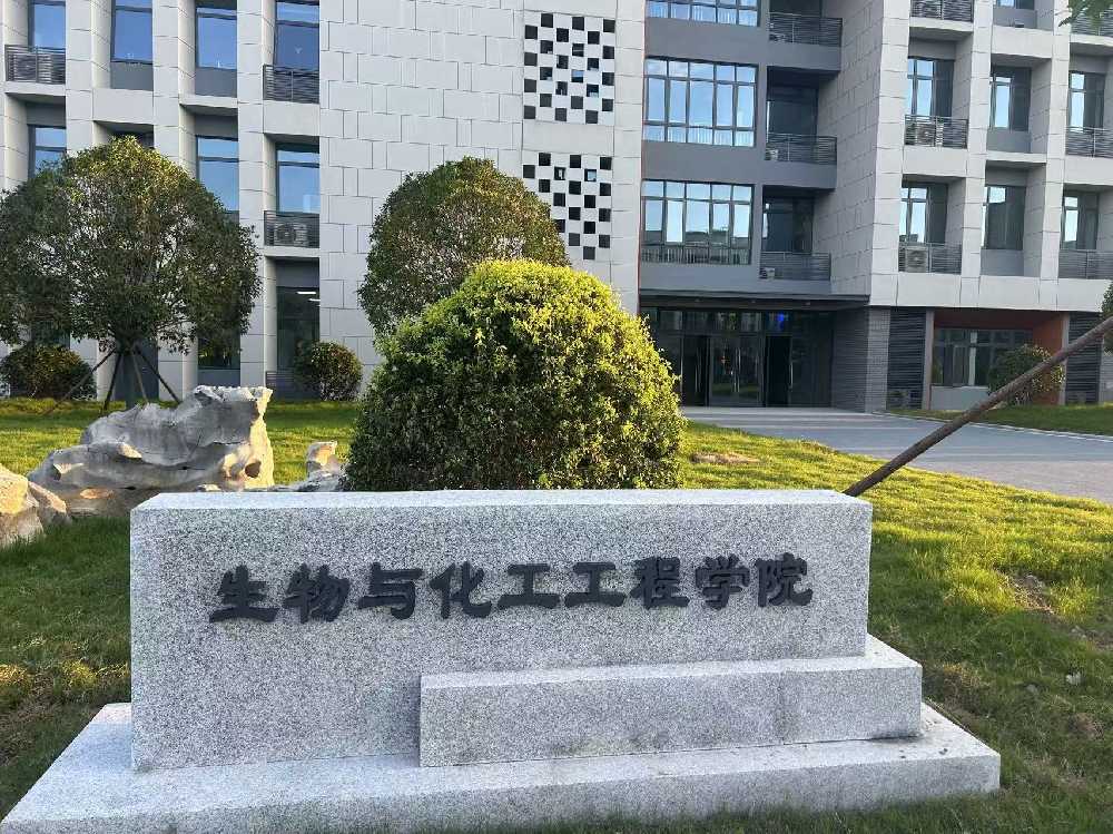崇仁县扬州职业大学体育场高杆灯项目